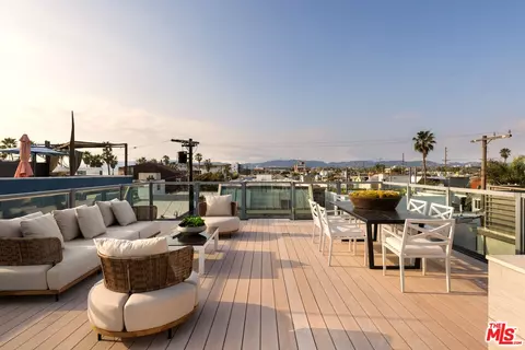 Exterior - 17 26th Ave, Venice, CA 90291 photo 7 of 10