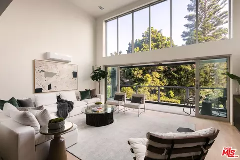 Living - 17 26th Ave, Venice, CA 90291 photo 2 of 3