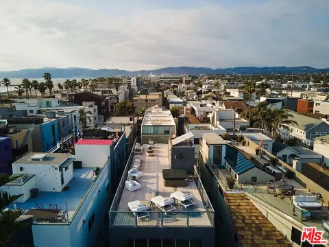 View/Area - 17 26th Ave, Venice, CA 90291 photo 1 of 8