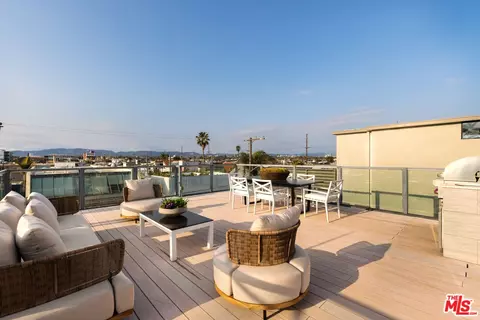 Exterior - 17 26th Ave, Venice, CA 90291 photo 6 of 10