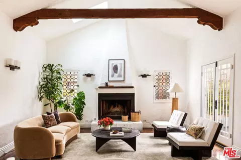 2251 N Cahuenga Blvd, Los Angeles, CA 90068