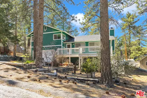 5566 Juniper Dr, Wrightwood, CA 92397