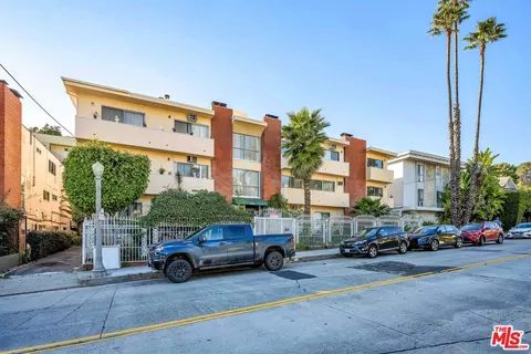 2447 N Beachwood Dr, Los Angeles, CA 90068