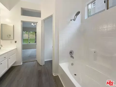 Bath - 28004 Forst Ct, Castaic, CA 91384 photo 3 of 3