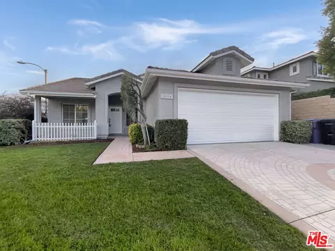 Exterior - 28004 Forst Ct, Castaic, CA 91384 photo 2 of 5