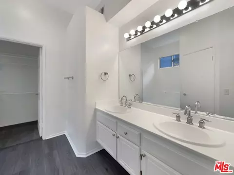 Bath - 28004 Forst Ct, Castaic, CA 91384 photo 2 of 3