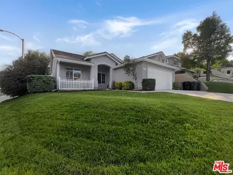 28004 Forst Ct, Castaic, CA 91384
