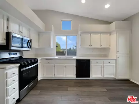Kitchen - 28004 Forst Ct, Castaic, CA 91384 photo 2 of 5