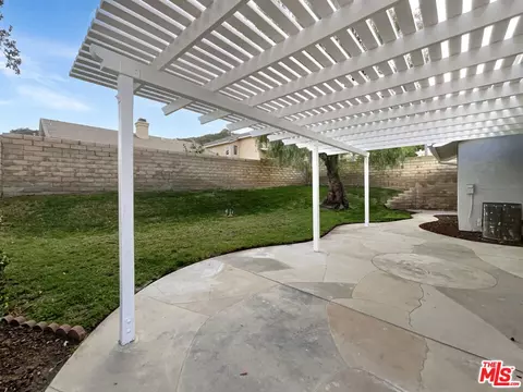 Exterior - 28004 Forst Ct, Castaic, CA 91384 photo 4 of 5