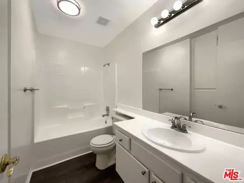 Bath - 28004 Forst Ct, Castaic, CA 91384 photo 1 of 3