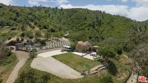 30884 Mulholland Hwy, Agoura Hills, CA 91301