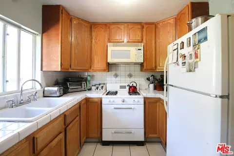 Kitchen - 731 N Madison Ave, Pasadena, CA 91104 photo 1 of 7