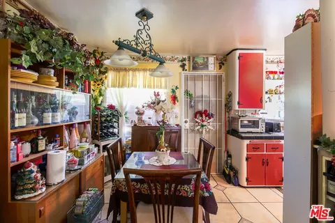 Kitchen - 731 N Madison Ave, Pasadena, CA 91104 photo 7 of 7