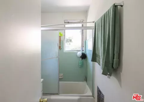 Bath - 731 N Madison Ave, Pasadena, CA 91104 photo 1 of 6