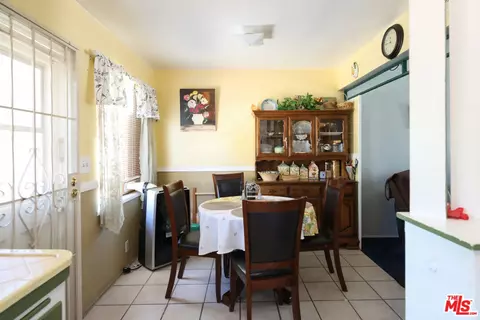 Dining - 731 N Madison Ave, Pasadena, CA 91104 photo 2 of 4