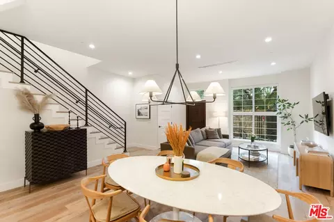 3236 Royal Oaks Dr #4, Thousand Oaks, CA 91362