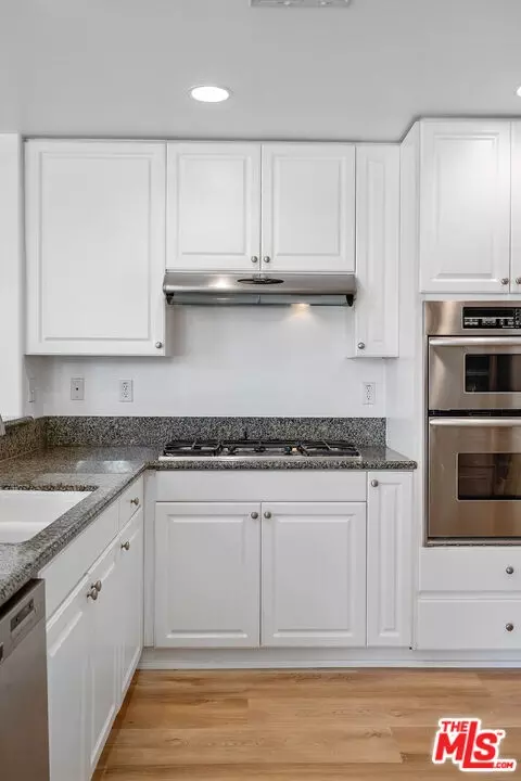 Kitchen - 309 Eric Pl, Thousand Oaks, CA 91362 photo 3 of 3