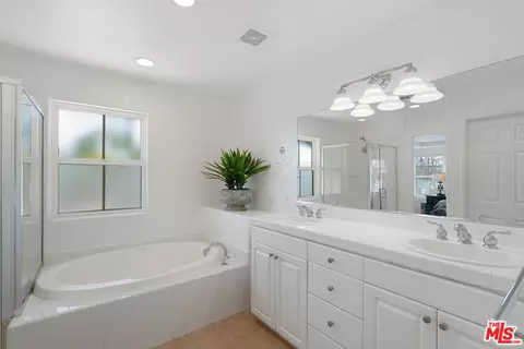 Bath - 309 Eric Pl, Thousand Oaks, CA 91362 photo 3 of 5