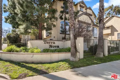 4600 Don Lorenzo Dr #42, Los Angeles, CA 90008