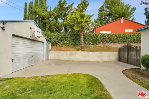 Exterior - 10835 Hillhaven Ave, Tujunga, CA 91042 photo 5 of 11