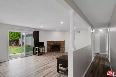 Entry Way - 10835 Hillhaven Ave, Tujunga, CA 91042 photo 1 of 1