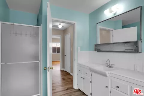 Bath - 10835 Hillhaven Ave, Tujunga, CA 91042 photo 3 of 3