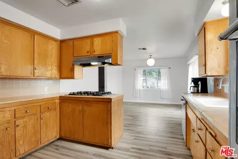 Kitchen - 10835 Hillhaven Ave, Tujunga, CA 91042 photo 5 of 6
