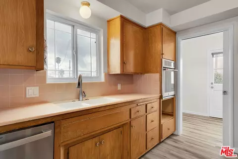 Kitchen - 10835 Hillhaven Ave, Tujunga, CA 91042 photo 4 of 6