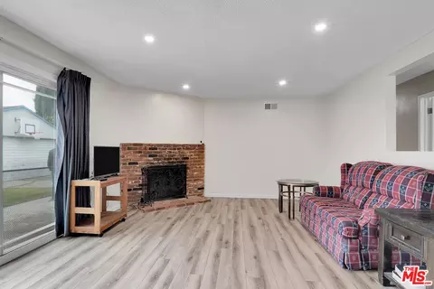 Living - 10835 Hillhaven Ave, Tujunga, CA 91042 photo 2 of 3