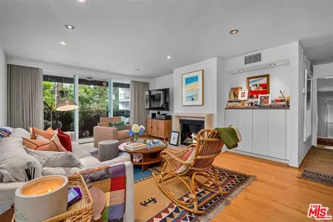 8535 W West Knoll Dr #213, West Hollywood, CA 90069