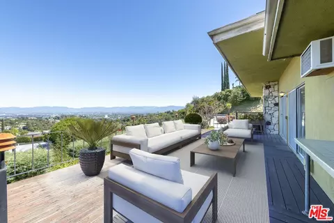 3250 Steven Dr, Encino, CA 91436