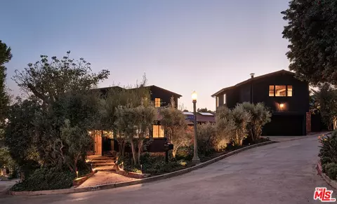 9455 Lloydcrest Dr, Beverly Hills, CA 90210