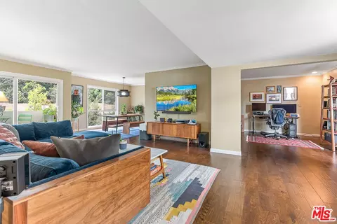 380 S Euclid Ave #203, Pasadena, CA 91101