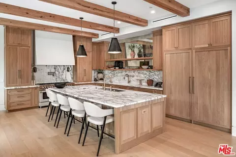 14928 La Cumbre Dr, Pacific Palisades, CA 90272