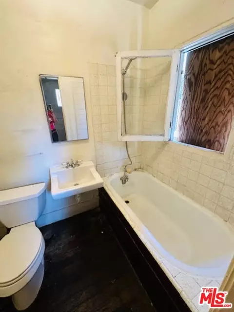 Bath - 644 Alexander St, Glendale, CA 91203 photo 1 of 2