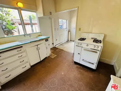 Kitchen - 644 Alexander St, Glendale, CA 91203 photo 1 of 1