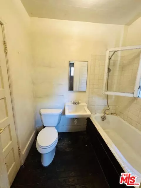 Bath - 644 Alexander St, Glendale, CA 91203 photo 2 of 2