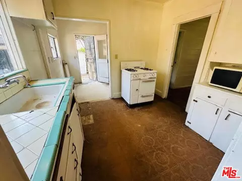 Entry Way - 644 Alexander St, Glendale, CA 91203 photo 4 of 5