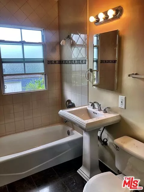 1429 N Altadena Dr, Pasadena, CA 91107 photo 4