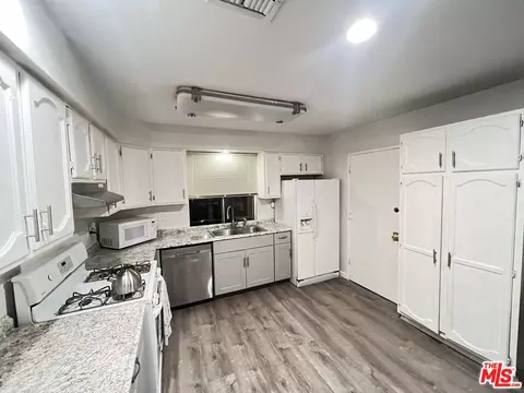Exterior - 1511 E Central Ave, Redlands, CA 92374 photo 2 of 4
