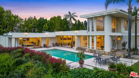 1030 Della Dr, Beverly Hills, CA 90210
