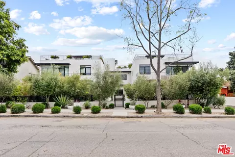 812 Huntley #103, West Hollywood, CA 90069