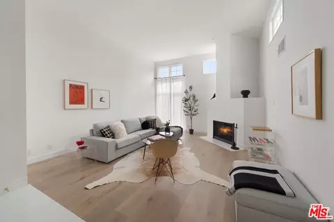 431 N Doheny Dr #6, Beverly Hills, CA 90210