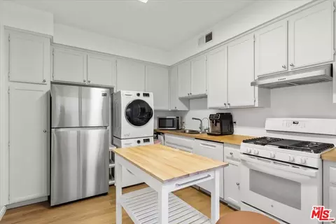 6525 Woodman Ave #10, Valley Glen, CA 91401