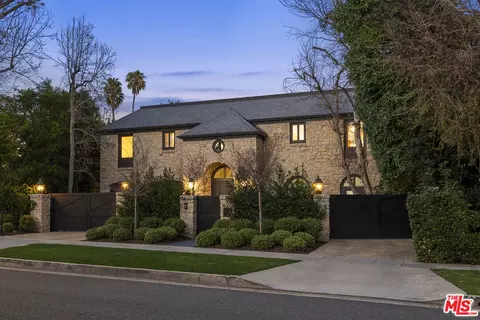 626 Foothill Rd, Beverly Hills, CA 90210