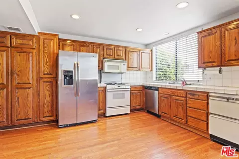 5420 Lindley Ave #30, Encino, CA 91316