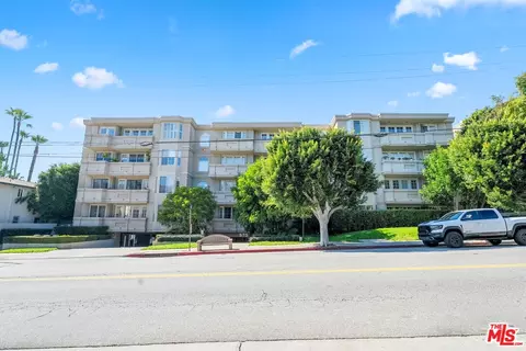 575 S Barrington Ave #410, Los Angeles, CA 90049