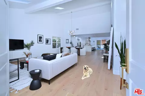 6323 Bertrand Ave, Encino, CA 91316