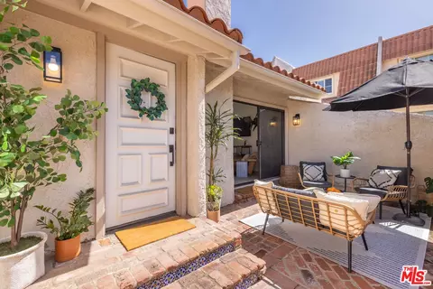 6242 Shoup Ave #16, Woodland Hills, CA 91367