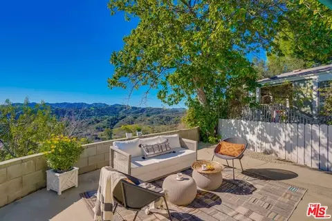 133 Pueblo Ln, Topanga, CA 90290